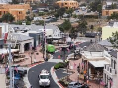 Um shopping Pacific Palisades danificado pelo fogo definiu uma data para reabertura