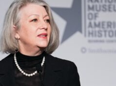 O chefe do museu de história Smithsonian rejeita as críticas da Casa Branca ao seu líder