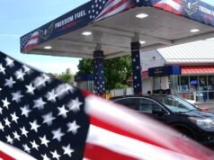 Por trás do Freedom Oil de Trump: misteriosas cadeias de gás, problemas legais e treinadores da NFL