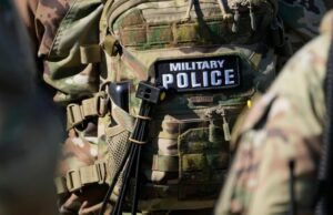 Um membro da Guarda Nacional em patrulha em Memphis matou a tiros um homem durante uma perseguição, disse a polícia.