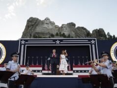 Trump saúda o racismo americano antes de lançar um discurso político sombrio para apresentar o America 250
