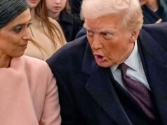 Trump lê livros infantis, critica ex-presidentes e a si mesmo