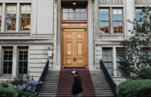 UC reconsidera retomadas do SAT após reclamações de professores sobre habilidades matemáticas