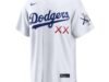 A colaboração dos Dodgers com o KAWS colocará o ‘XX’ exclusivo do artista nas mercadorias