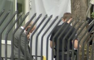 Três pessoas foram encontradas mortas a tiros em um apartamento de Hollywood, disse a polícia