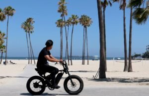 Lesões em bicicletas elétricas estão aumentando na Califórnia. Muitos feridos têm 14 anos ou menos, segundo a investigação