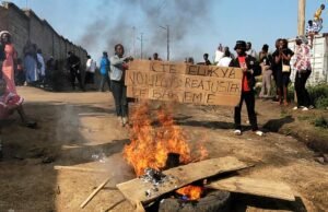 Muitos profissionais de saúde estão em greve porque há quase 3.000 casos de Ébola no Congo, incluindo mais de 1.300 mortes.