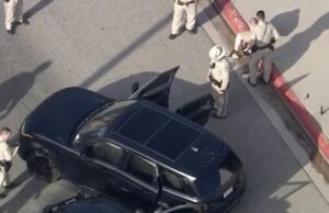 Um suspeito de violência no trânsito foi preso após uma perseguição de carro a 160 km / h em Hollywood
