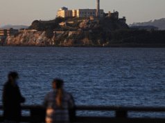 O acidente perto de Alcatraz desencadeou um esforço de resgate na Baía de São Francisco