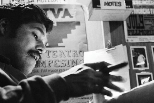 Crítica de ‘American Pachuco’: O perfil de Luis Valdez