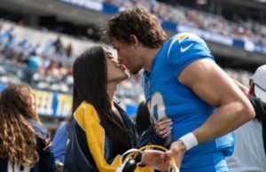 Justin Herbert e Madison Beer anunciam seu noivado