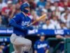 Dalton Rushing lança durante a vitória dos Dodgers sobre os Phillies