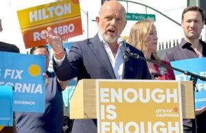 O candidato governamental do Partido Republicano, Steve Hilton, está defendendo o caso junto aos eleitores anti-Trump