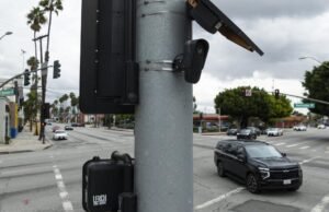 LAPD recontratou a empresa de leitores de placas Flock Safety