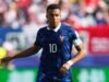 Kylian Mbappé, da França, chama os senadores paraguaios de “racistas”.