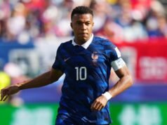 Kylian Mbappé, da França, chama os senadores paraguaios de “racistas”.